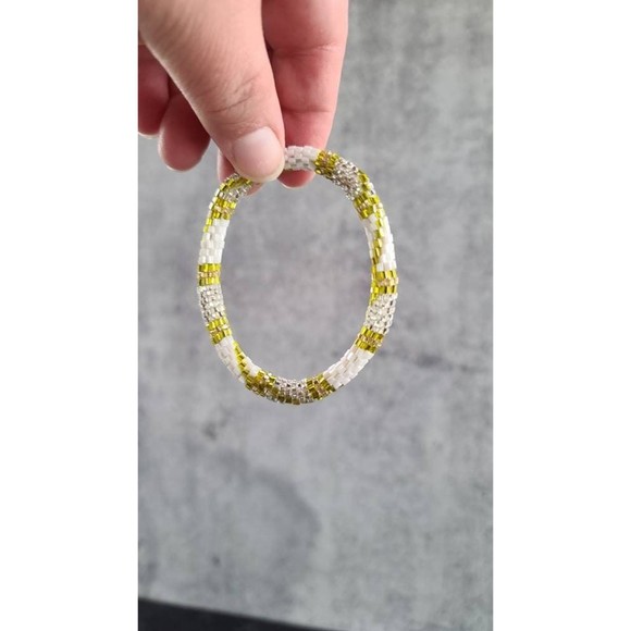 Vintage Gold and White Beaded Bracelet - Picture 5 of 10